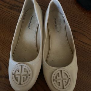 Pierre Dumas flats size 7